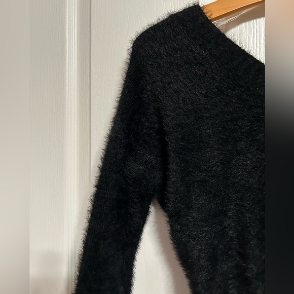 New Francesca’s Black Mi Ami  fuzzy sweater twist back. Size Y12 (xs) NWOT. - Picture 4 of 8